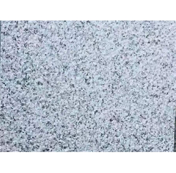 芝麻白，是一种天然花岗岩，质地坚硬，细腻如雪。主要用于装饰高档内墙地面，外墙面的干挂工程。