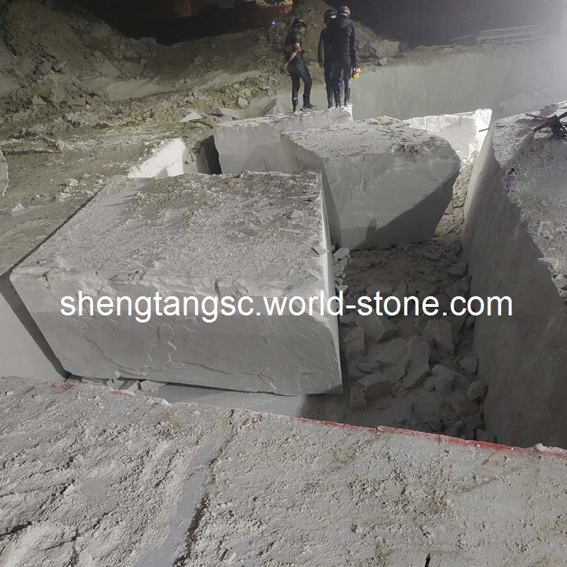 盛唐石业26年专注湖南汉白玉开采加工，公司常年供应汉白玉荒料，规格料，板材料。